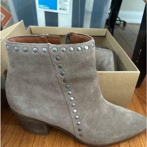 Lucky bootie. Greyish tan color